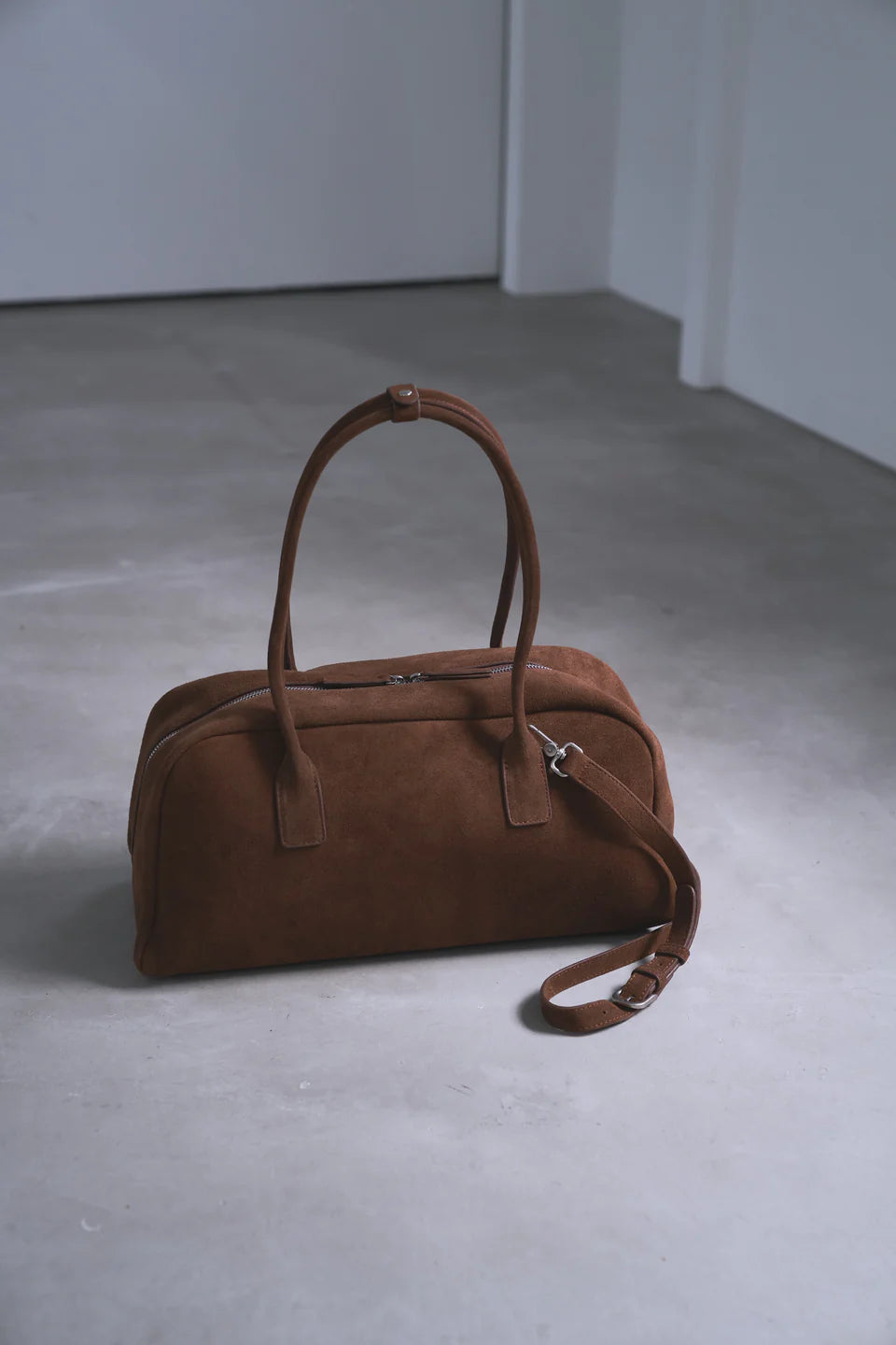 Minimal Curved Leather 2-Way Handheld Shoulder Bowling Bag